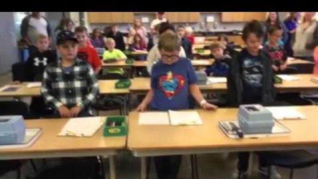 'Food chain song with logs'