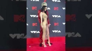 'Megan fox looks hot on this VMA fashion Nova outfit'