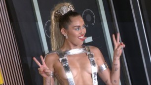 'Miley Cyrus, Nicky Minaj Get Sexy And Fight At VMA Awards'