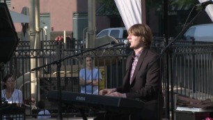 'Eric Hutchinson sings Food Chain in Santana Row for Mix 106.5 FM'