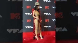 'Megan Fox Machine gun kelly at VMA Fashion'