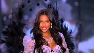 'Victoria\'s Secret Fashion Show 2015 HD Preview'