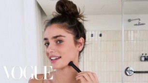 'Taylor Hill\'s 10-Minute Guide to Her Fall Look | Beauty Secrets | Vogue'