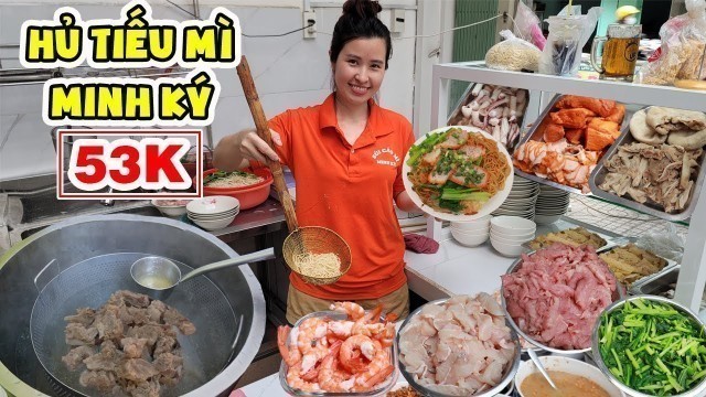 'Hủ Tiếu Mì Thập Cẩm 52K Gia Truyền Của Em Gái Người Hoa Với Nồi Nước Lèo Trong Như Suối'