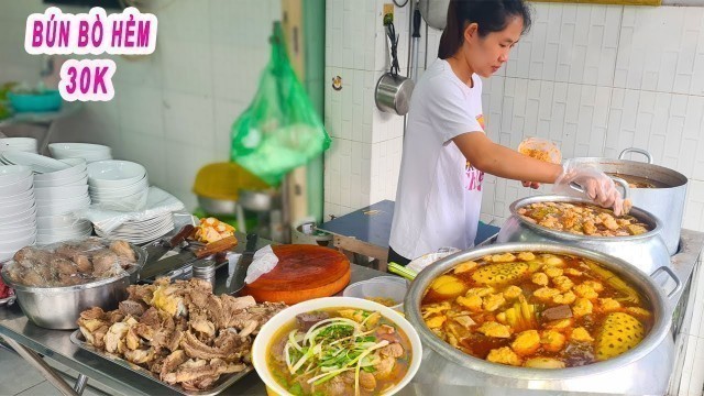 'Bún Bò Huế 30K | Chủ quán chia sẻ bí quyết nấu đậm đà thơm ngon'