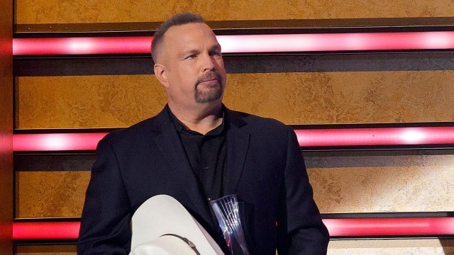 'Garth Brooks Dishes the Truth About Randy Travis'