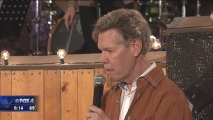 'Randy Travis sings nearly four years after stroke'