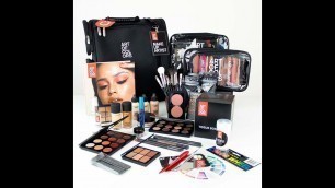 'UNBOXING KIT MAC Cosmetics make-up set'