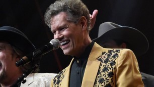 'Randy Travis Sings \'Amazing Grace\' at Country Hall of Fame Induction'