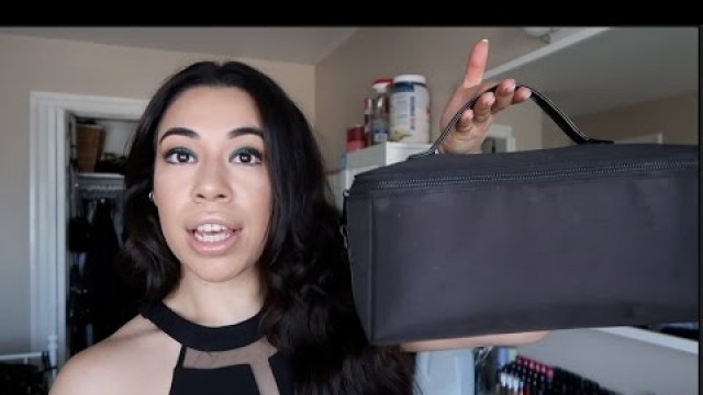 'WHATS IN MY MAKEUP TRAVEL BAG!'