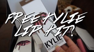 'Free Kylie Lip Kit? - VLOG #32'