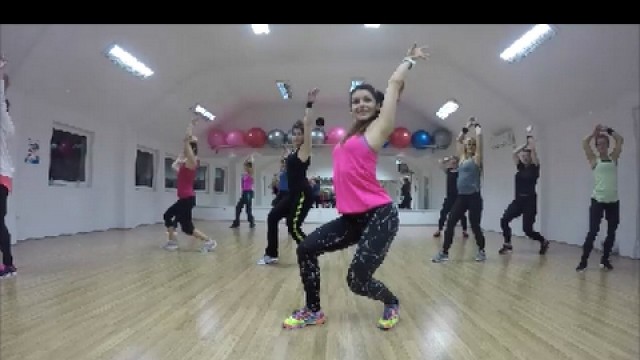 '\"Pretty Woman\" (Bachata) - Zumba Fitness Choreography'