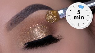 '5 MINUTE EASY Sparkly Golden Eye Makeup | Holiday Glitter Eyes'