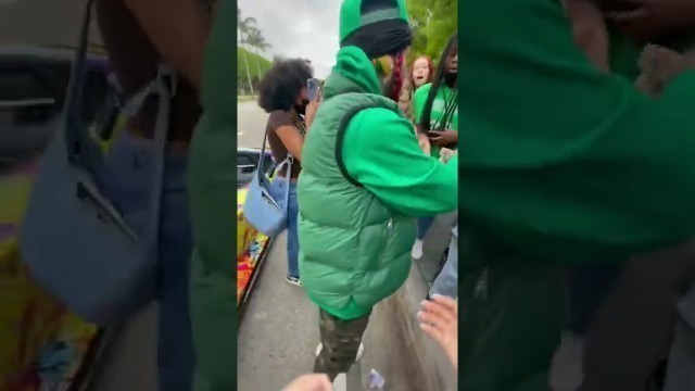 '6ix9ine gave $10K to kids'