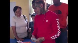 'Tekashi69 6ix9ine gives out money to kids in his mom old school'