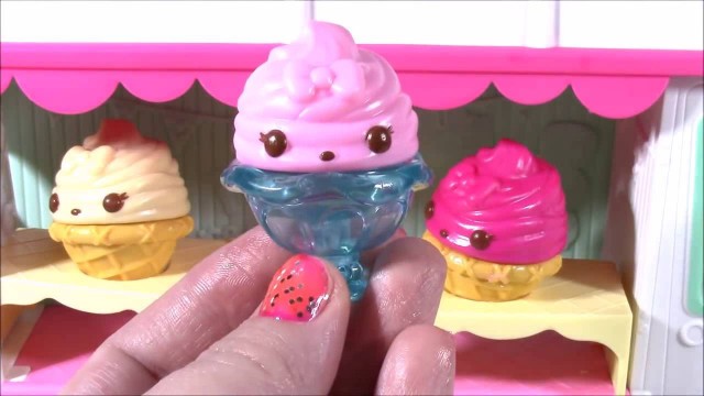 'DIY NUM NOMS Lip GLOSS TRUCK! Make Your Own Glosses with Sprinkle GLitter & Flavors! Pucker POPS!'