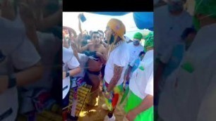 '6ix9ine Giving Money To KIDS #Shorts'