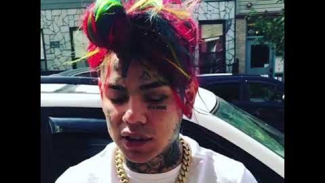 '6IX9INE GIVES $100 TO KIDS AT A ELEMENTARY SCHOOL IN NEW YORK'