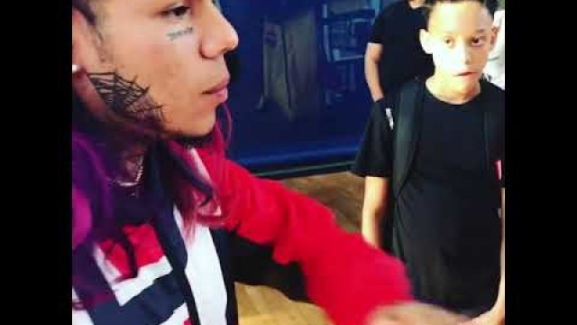 '6ix9ine Tells His Story To Motivate Kids At School'