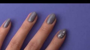 'AVON Nail Art Christmas manicre Snowflakes'