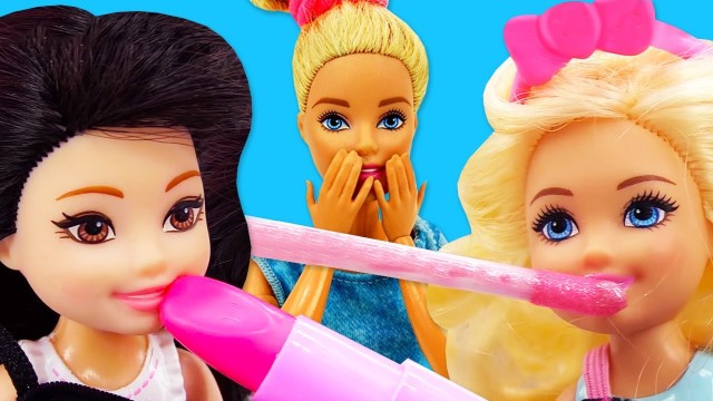 'Barbie baby dolls dress up and play with makeup toys from Barbie\'s wardrobe.'