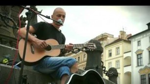 Thrown right at me || Tallest Man On Earth || Busking in Olomouc, Czechia || Minimalist Travel