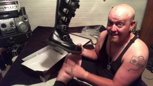 'Unboxing Riot 20s Mens Knee High Goth Boots'