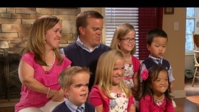 'Real-Life 7 Dwarfs Interviewed by Barbara Walters: Inspiring Family Tackles Life\'s Challenges'