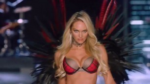 'Candice Swanepoel on the Victoria\'s Secret Fashion Show Runway 2017'