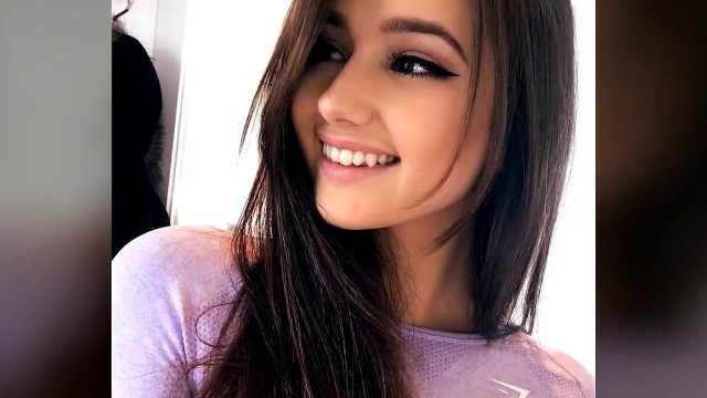 'Isabela Fernandez  Latina Fitness Youtuber'