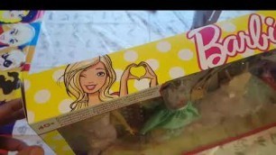 'Unboxing Barbie Fashion Clothing Packs'