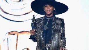 'Beyonce Accepts 2016 Fashion Icon Award at CFDA Awards'