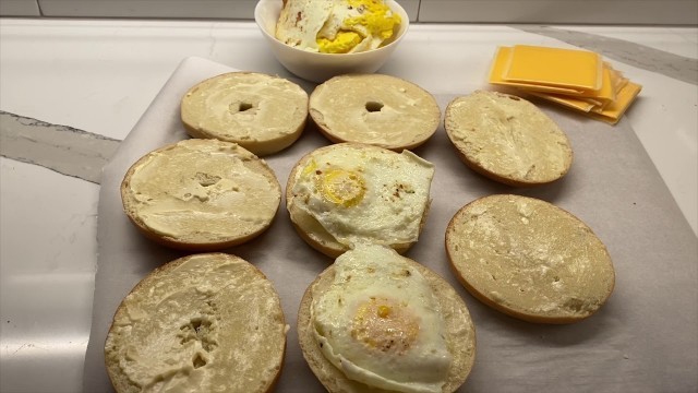 'Bagel Breakfast Sandwich Ідея швидкого сніданку'