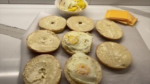 'Bagel Breakfast Sandwich Ідея швидкого сніданку'