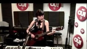 'Lail Arad - The Kinks Cover - Session Acoustique OÜI FM'