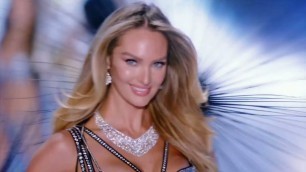 'Candice Swanepoel Victoria\'s Secret Runway Walk Compilation'