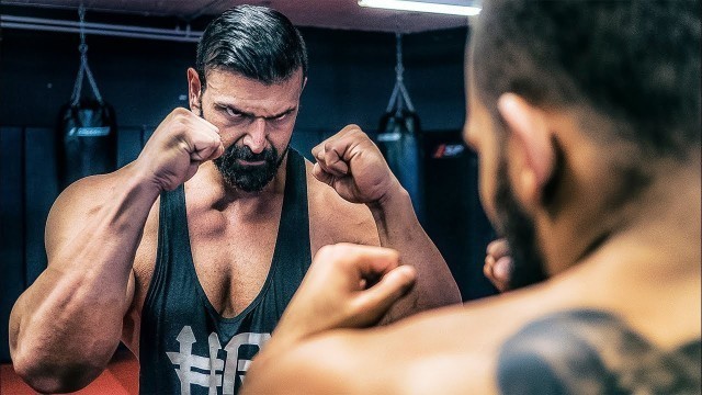 'Fitness Youtuber kackt beim K1 Training ab! Vito beißt sich durch! Become K1 Fighter #2'