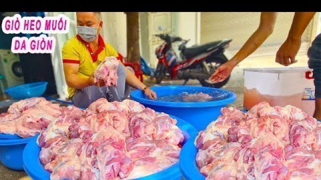 'Giò Heo Muối Da Giòn | Đỉnh cao món ăn đường phố Sài Gòn'