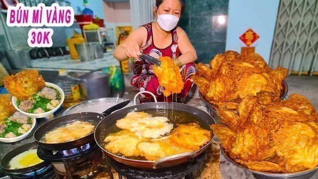 'Chủ quán Bún Mì Vàng Bánh Tôm Chiên Giòn 30K chia sẻ cách làm bánh ngon không gắt dầu'